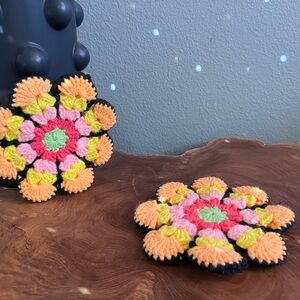 Vintage Floral Crochet Oven Mitt Set